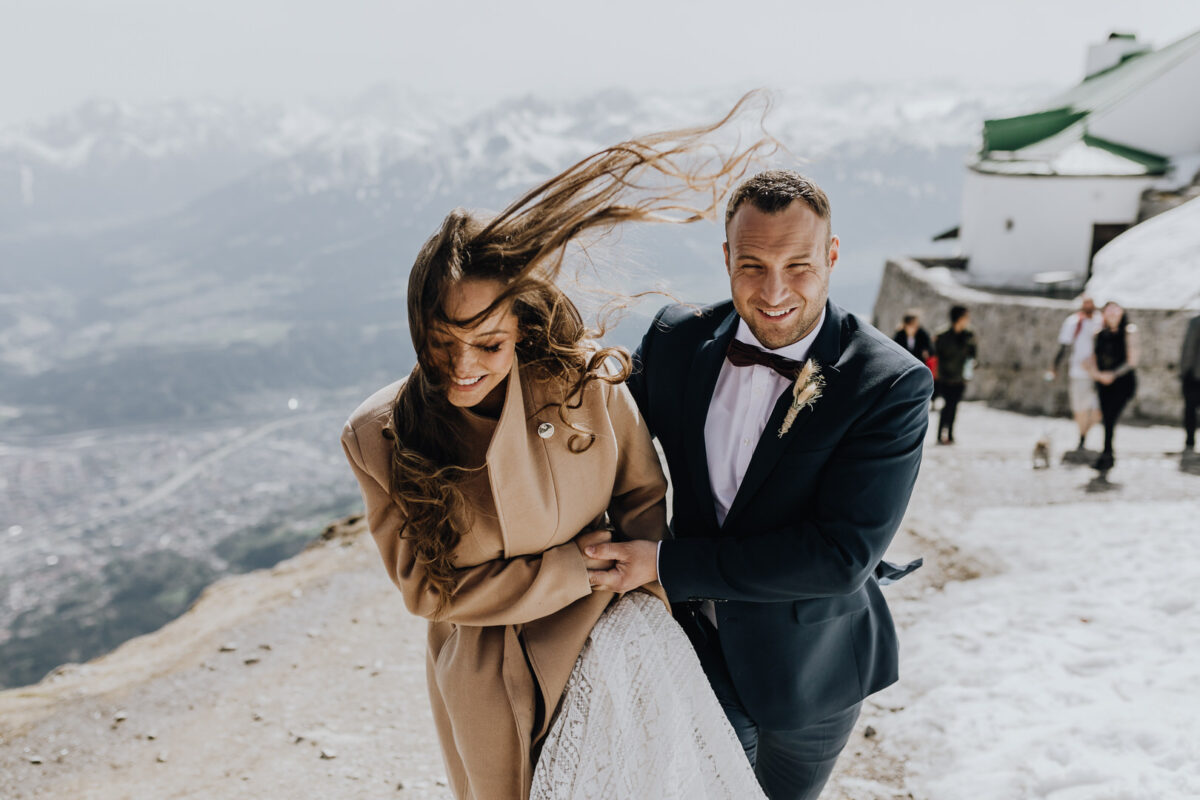 Wind in den Haaren, Nordkette, Innsbruck, Hochzeit, Brautpaar, WInd, Kaltes Wetter
