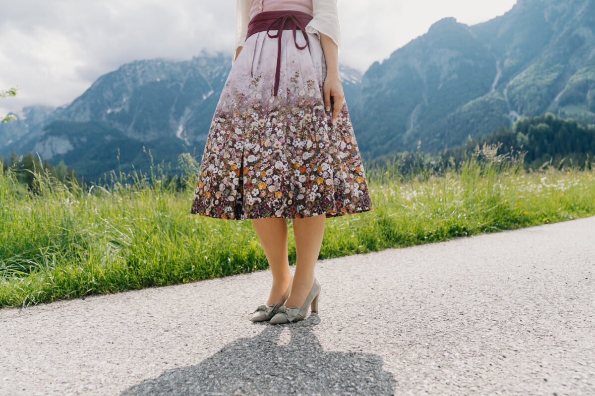 Dresscode Almhochzeit Tracht, Dirndl oder Lederhose.