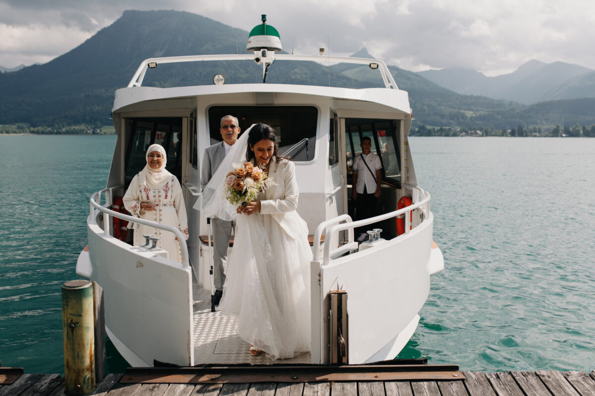 Bootsfahrt am Wolfgangsee mit der gesamten Hochzeitsgesellschaft.